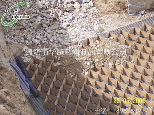 青藏鐵路多年凍土區(qū)土工格室護坡試驗研究